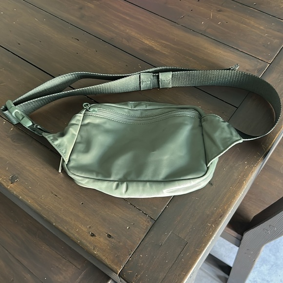 Lulu lemon belt bag - Picture 2 of 2